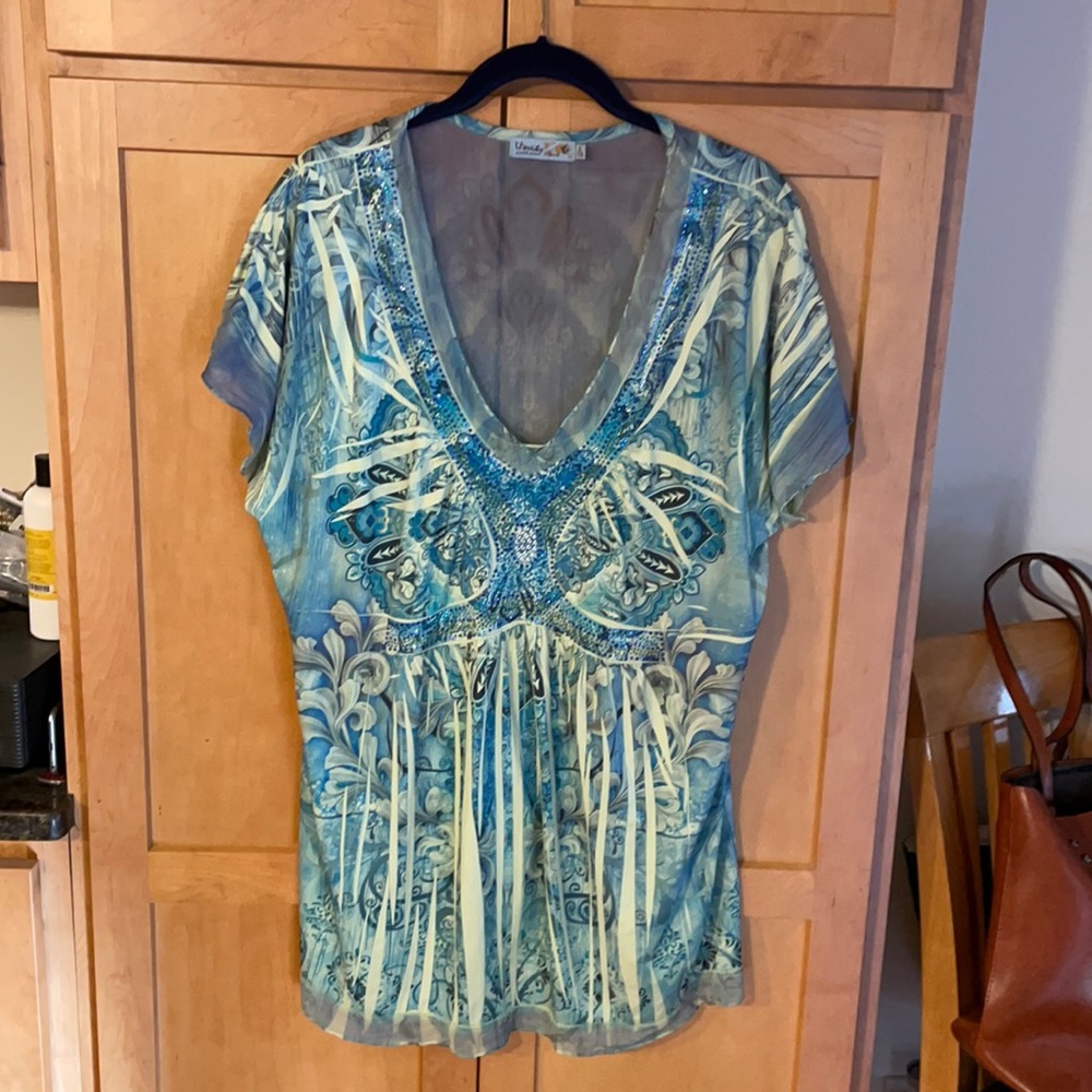 BEAUTIFUL, BLUE/GREEN SHORT SLEEVE BLOUSE. LOOK!!